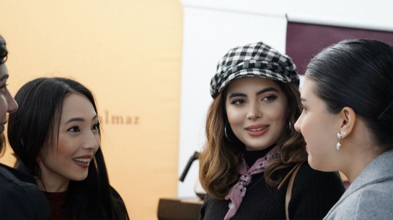 Gamzenur Erdogan among colleagues and students at a university career fair